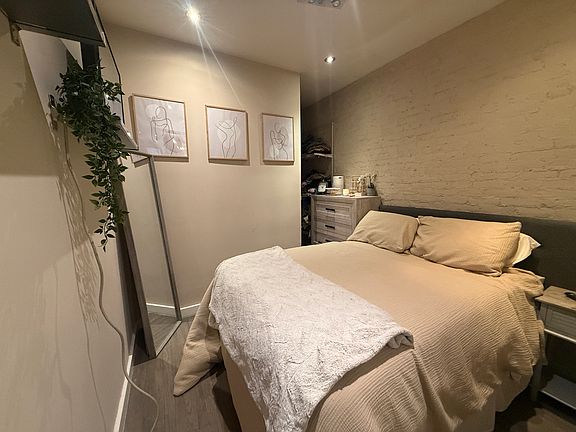 4th image of 1481 York Ave APT 1