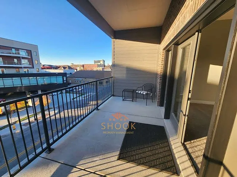 Brownstone Condominiums — Photo 10