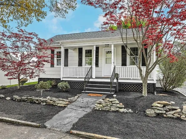 14 Rosanna Ave, Rumford, RI 02916