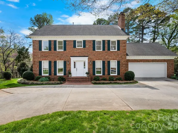 1961 5th Street Ln NW, Hickory, NC 28601