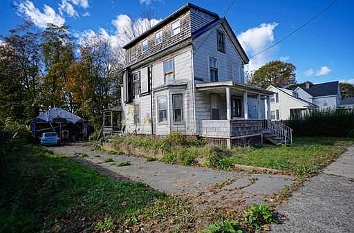 3rd image of 98 Essex St