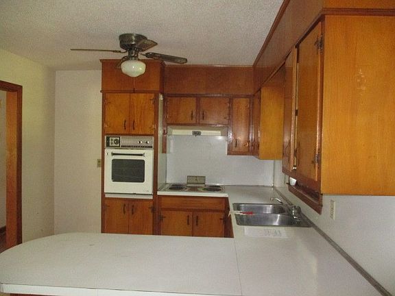 5th image of 445 Chatmoss Ct