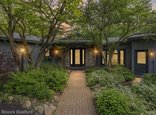 1982 E Coon Lake Rd, Howell, MI 48843