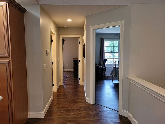 3rd image of 3023 Bridlewood Dr