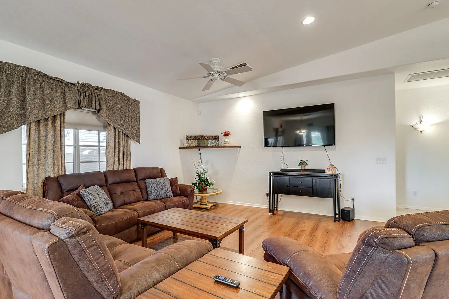 3 bed, 2.0 bath, 1991 sqft, $3,090 — Photo 1