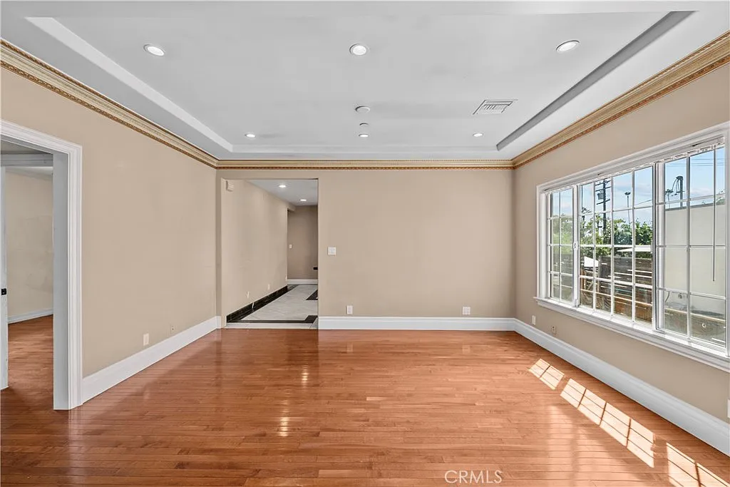 1220 Western Ave — Photo 3