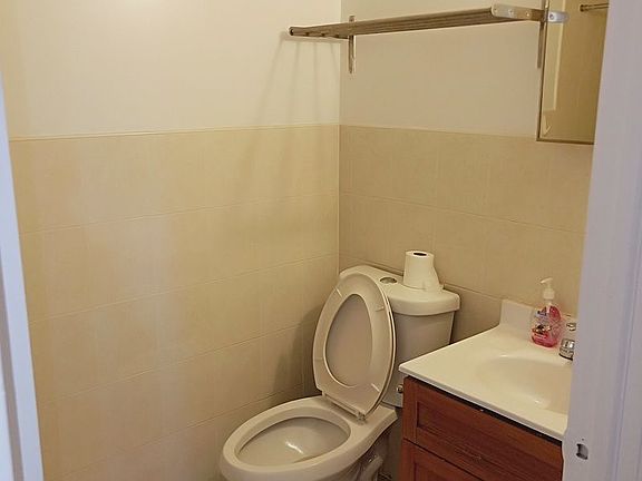 5th image of 13537 37th Ave APT 6A