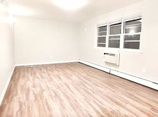 25-11 32nd St #3, Astoria, NY 11102