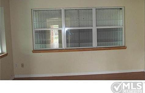 5th image of 412 Coconut Ave E