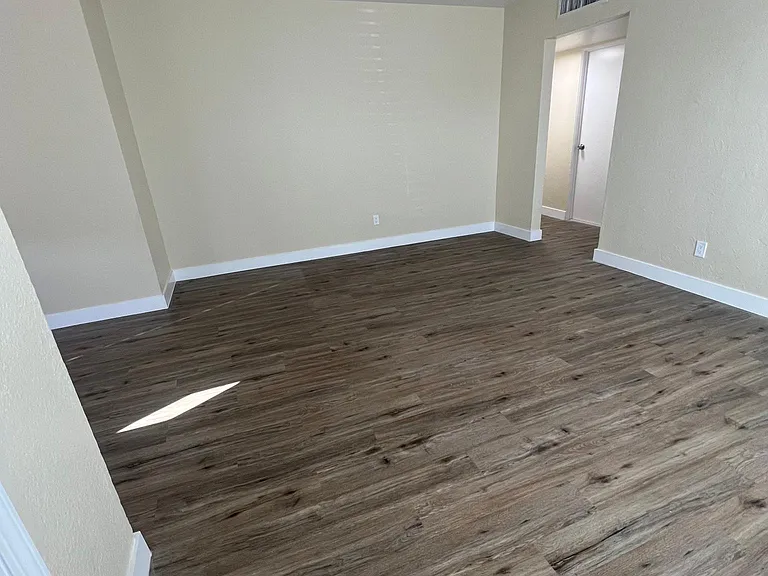 1721 Linden Ave — Photo 23