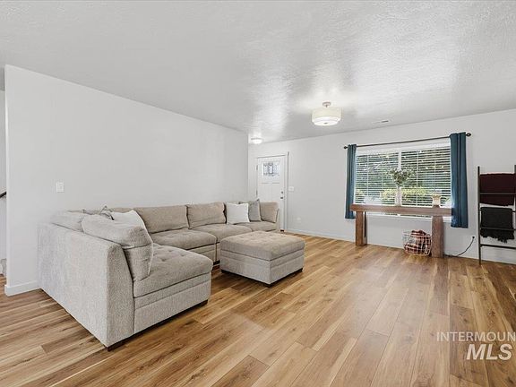 4th image of 838 E Sicily Ct