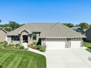 3710 Copper Oak Cir, Green Bay, WI 54313