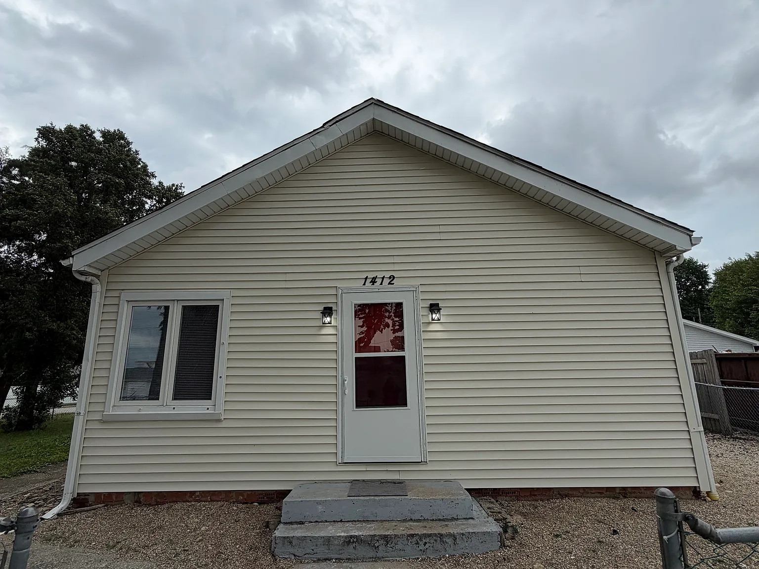 3 bed, 1050 sqft, $1,580 — Photo 2