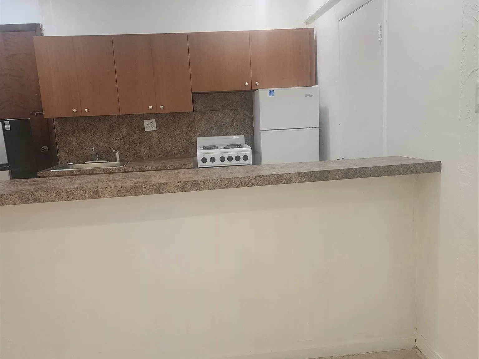 Studio, 1.0 bath, 1725 sqft, $1,300 — Photo 3