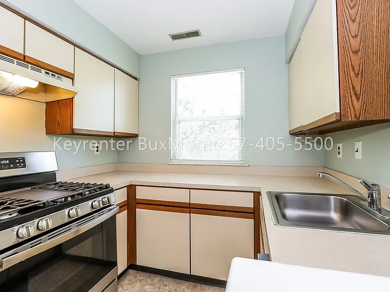 601B Rose Hollow Dr #B — Photo 4