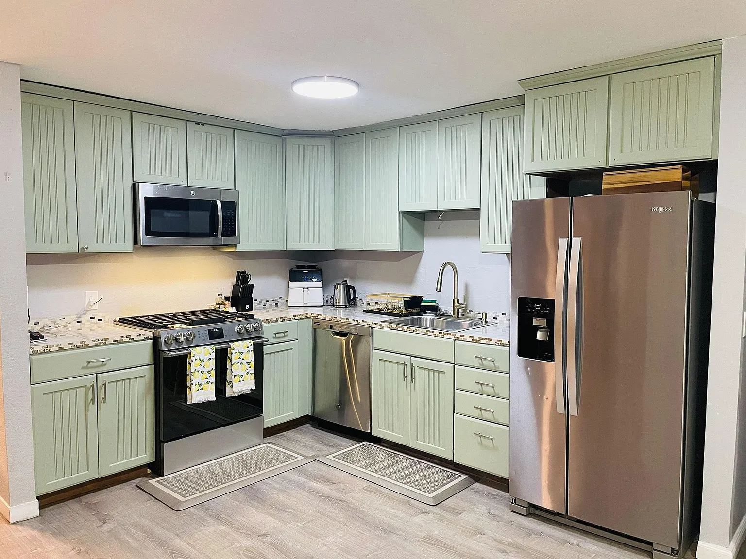 3 bed, 2.0 bath, 1088 sqft, $1,594 — Photo 4
