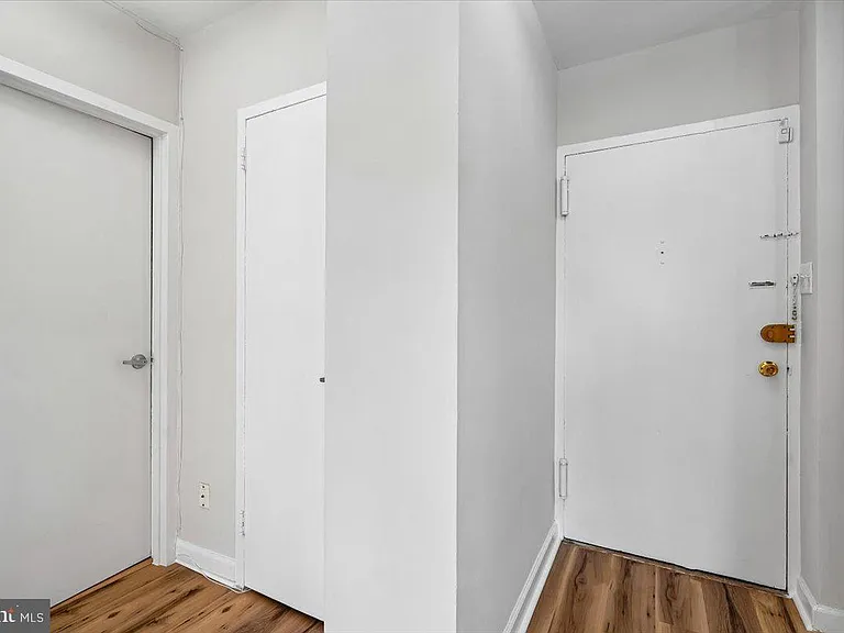 1121 Arlington Blvd #609 — Photo 3