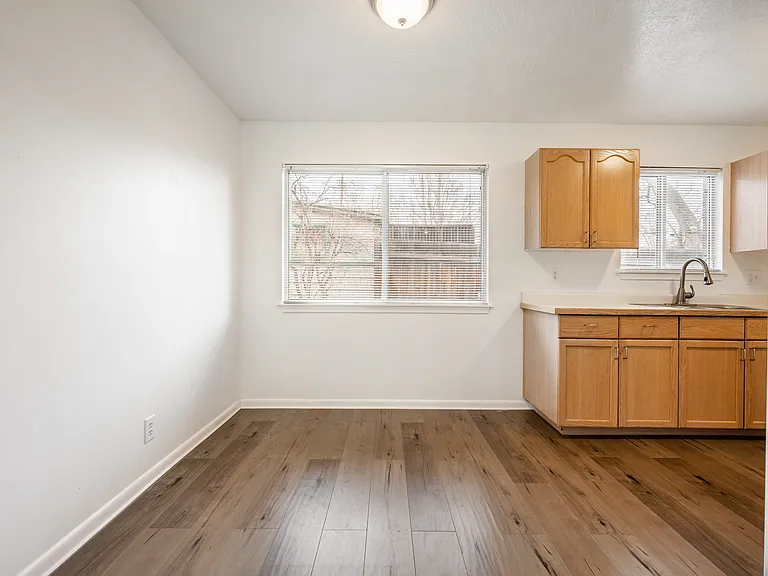 850 E Stratford Ave #C — Photo 11