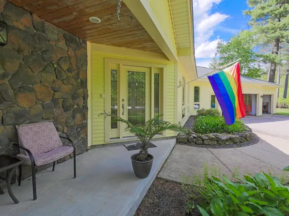 16 Carleton Way, Hales Location, NH 03860