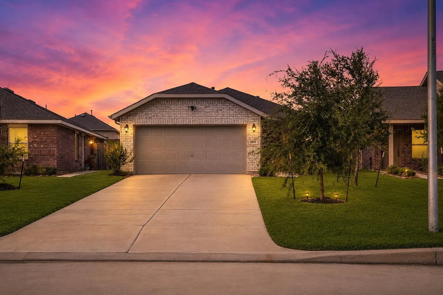 3 bed, 2.0 bath, 1800 sqft, $2,600 — Photo 2