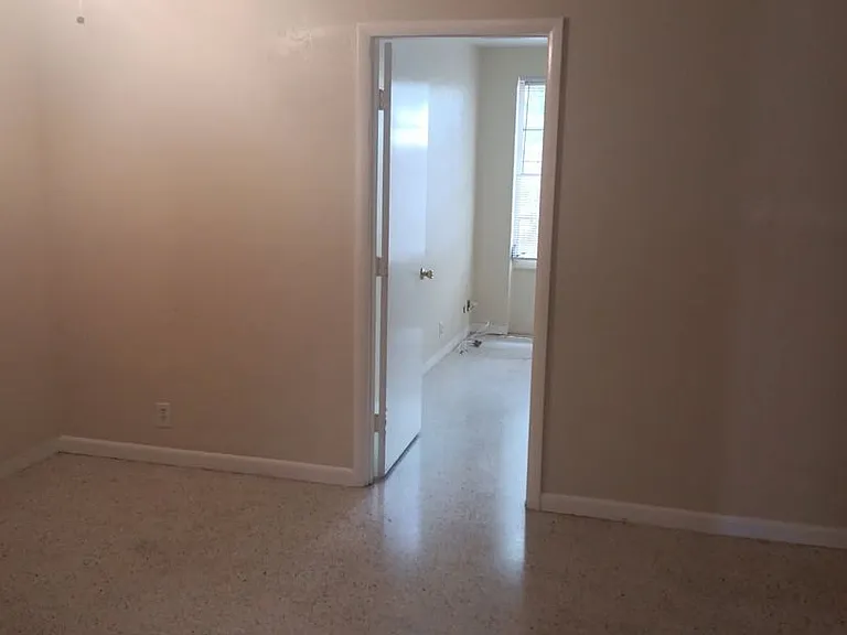The Milano Manor Apartments — Photo 6