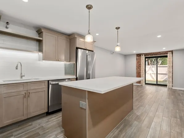 42 8th St APT 2108, Charlestown, MA 02129