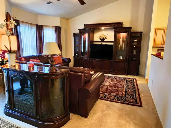 512 Narragansett Villas Drive, Lindenhurst, NY 11757