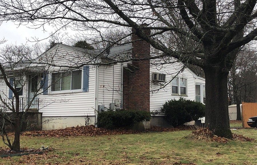 2nd image of 424 Caroline Dr