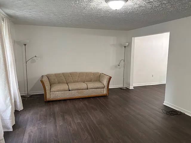 124 Boston Dr — Photo 10