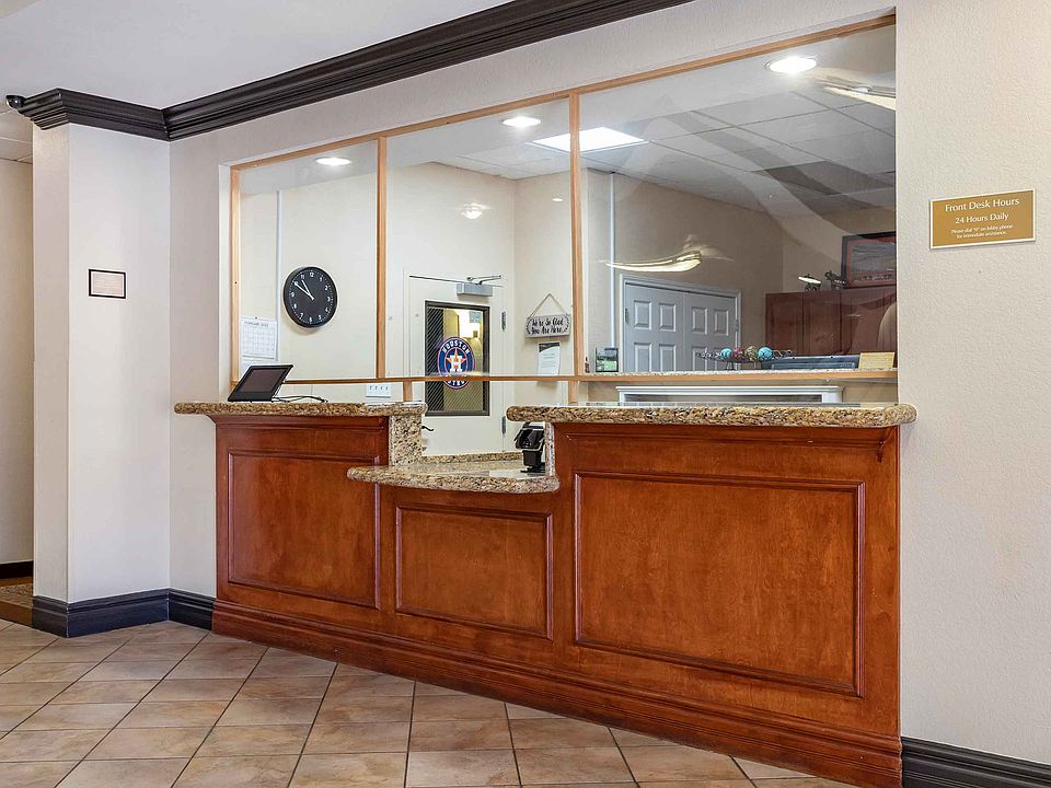 Lobby and Guest Check-in