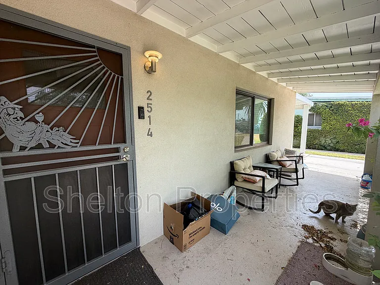 2514 E Fairmount Ave — Photo 36