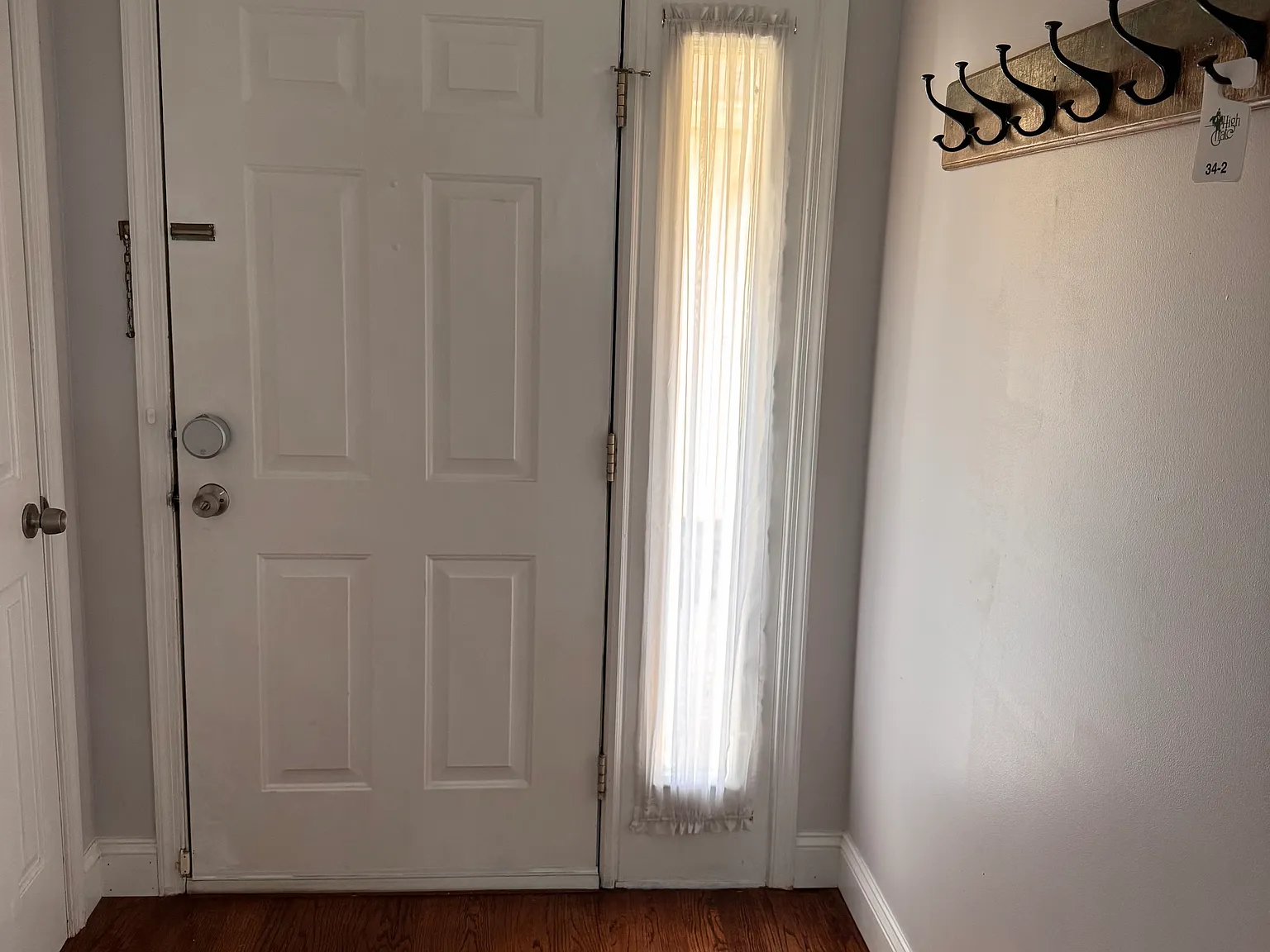 3 bed, 2090 sqft, $2,995 — Photo 3