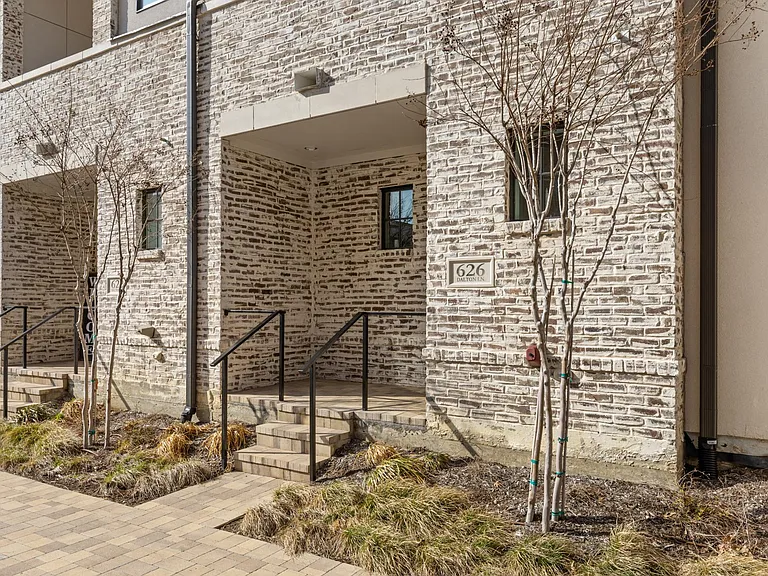 626 Dalton Ln — Photo 7