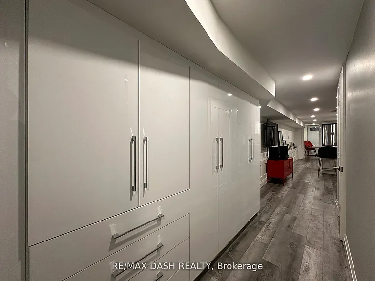 725 Palmerston Ave W #BASEMENT — Photo 9