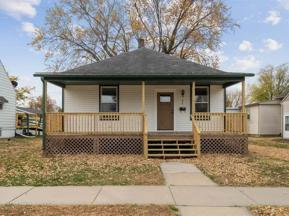 404 E Clay St, Cuba City, WI 53807