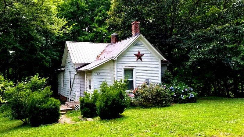 1st image of 112 NE Tansy Ln