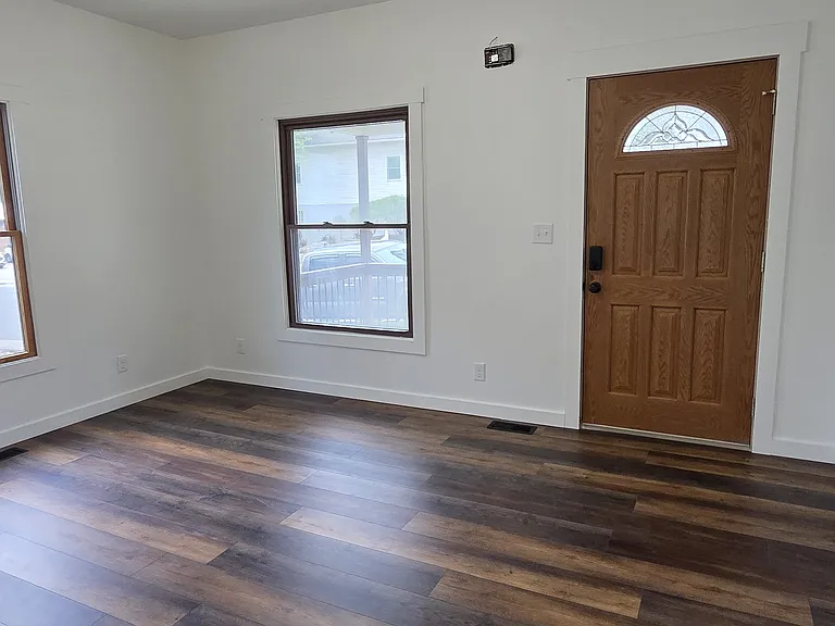 204 N Butler St — Photo 3