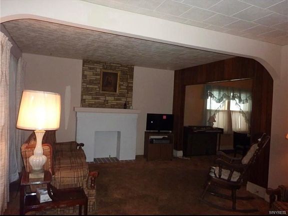 4th image of 34 E End Ave