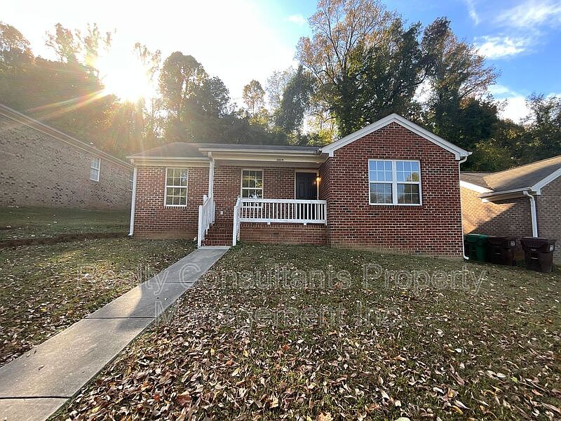 1st image of 1019 N Manor Dr