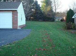 14 W Penn Grant Rd, Willow Street, PA 17584