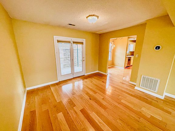 4th image of 1725 Lakeview Dr #45