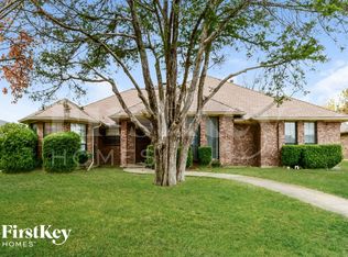117 S Beltwoods Dr, Desoto, TX 75115