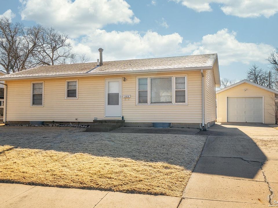 1st image of 1415 Oak Cir