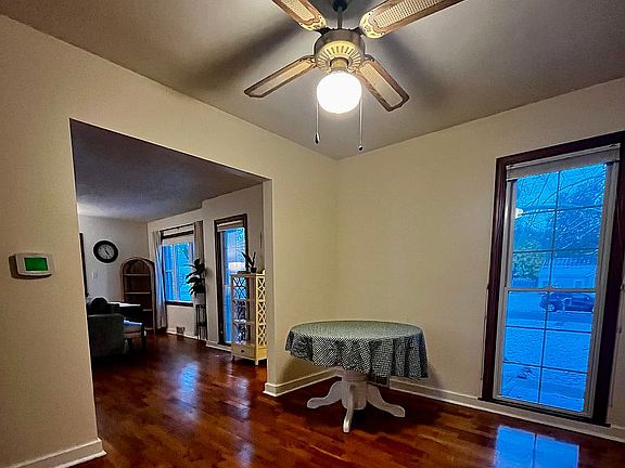 5th image of 870 Woodbine Blvd