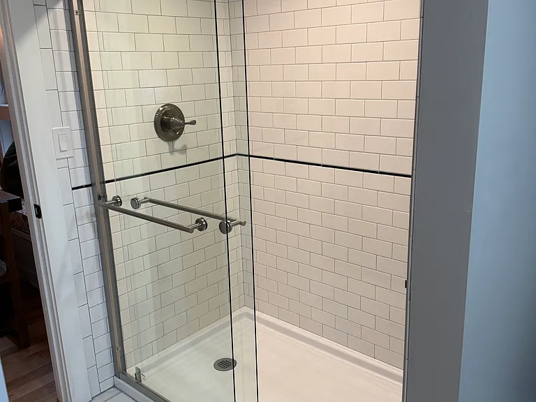 Full shower. Subway classic. Sprayer shower head
