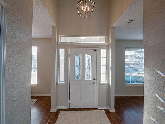 3rd image of 7916 Whispering Woods Ln