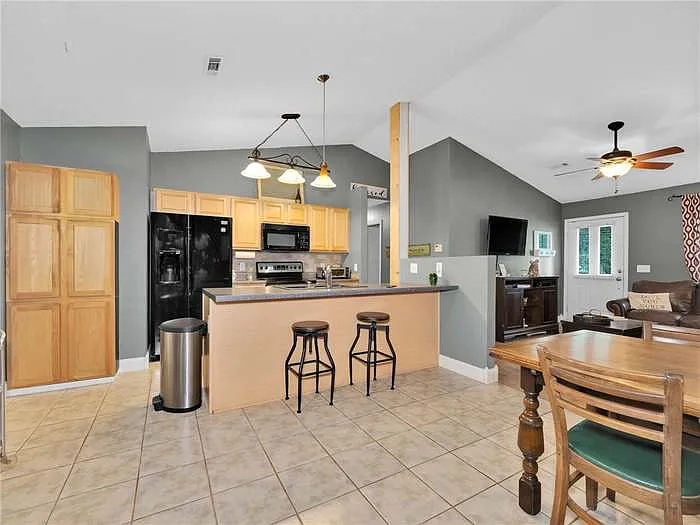 224 N Christy Ln — Photo 2