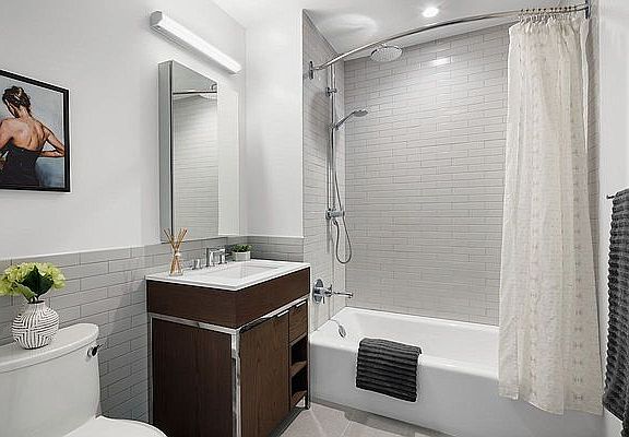 4th image of 225 E 39th St APT 8D