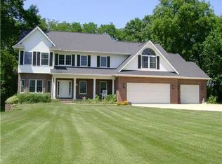 3531 Canterbury Ln, Cedar Rapids, IA 52411