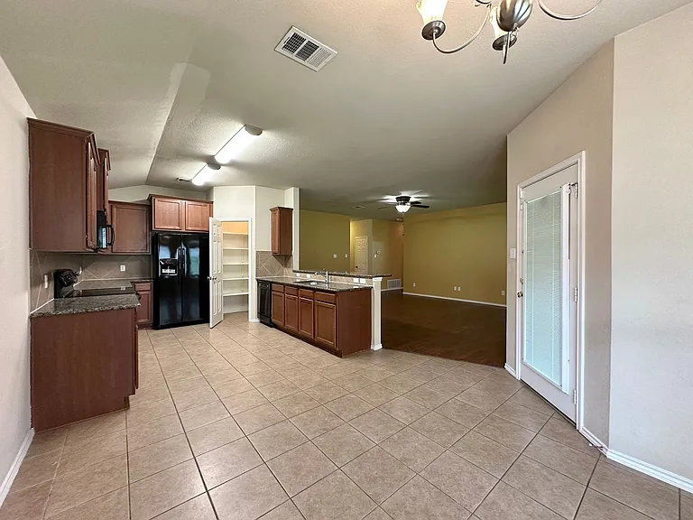 6806 Modesto Rd — Photo 9